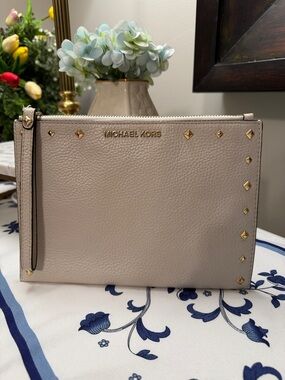 Michael Kors Jet Set Travel Large Zip Clutch Wristlet EUC